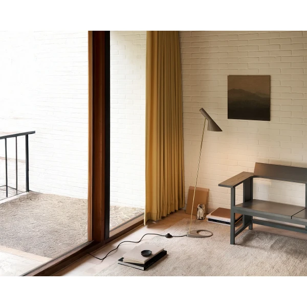 SS25 AJ Grey Brass Vedbaek AJ Floor Living Room Wide kuva