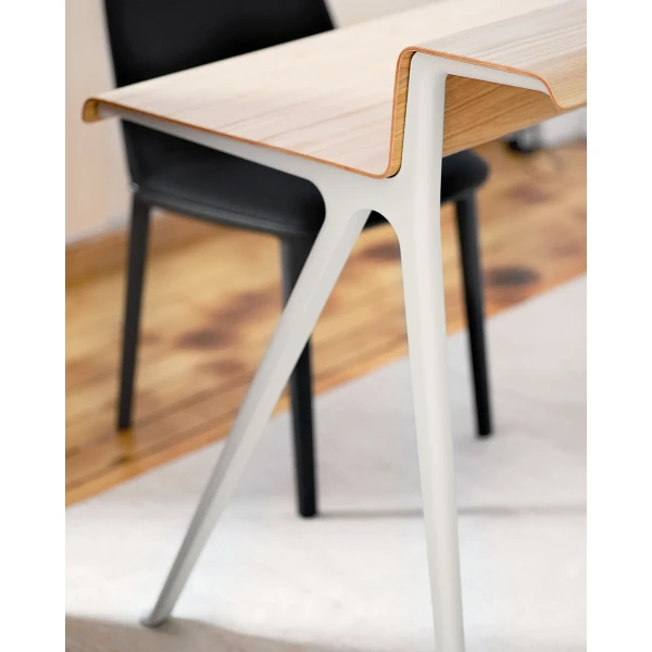 9438156 Ronan Bouroullec Vitra Courier 18 v fullbleed 1440x image
