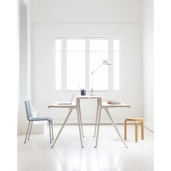 9438168 Ronan Bouroullec Vitra Courier 05 v fullbleed 1440x image