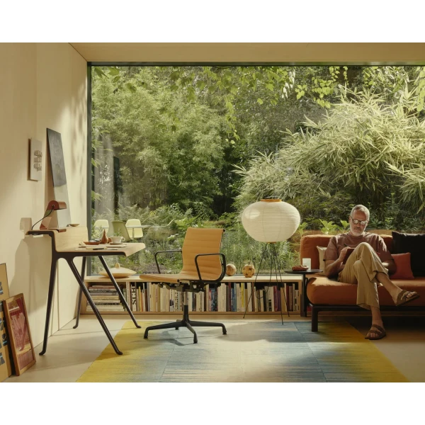 9338715 Courier Aluminium Chair Anagram Living Room with Model v fullbleed 1440x kuva