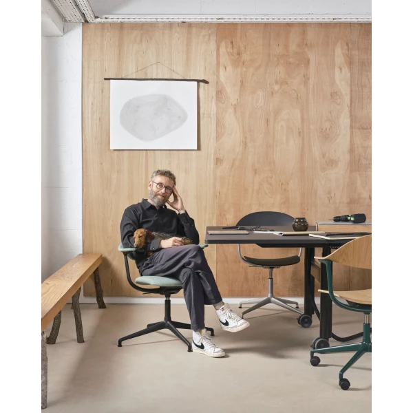 9356960 Erwan Bourroullec portrait on Mynt 1 v fullbleed 1440x kuva