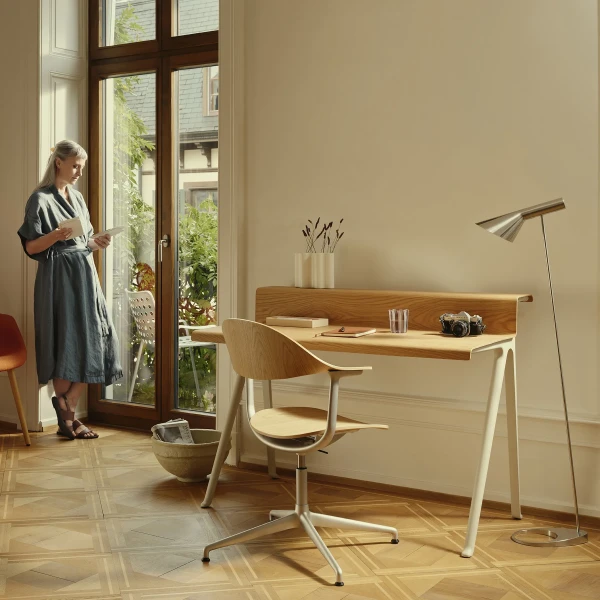 9374991 Mynt Plywood Courier Chalk Organic Highback Nuage with model master kuva