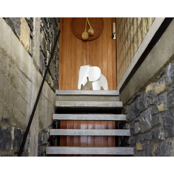 117445 Eames Elephant v fullbleed 1440x kuva