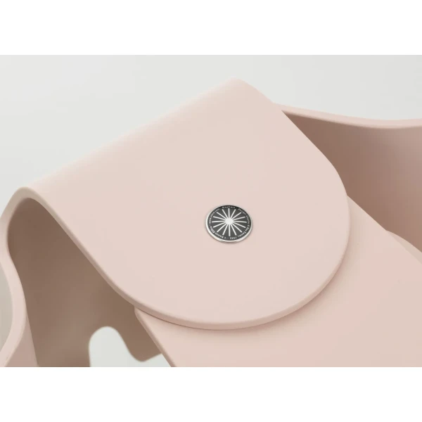 9465214 Eames Elephant v fullbleed 1440x kuva