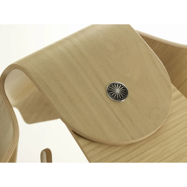 9422701 Eames Elephant Plywood Detail v fullbleed 1440x image