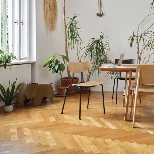 4000656 Moca Chaise Tout Bois v fullbleed 1440x image