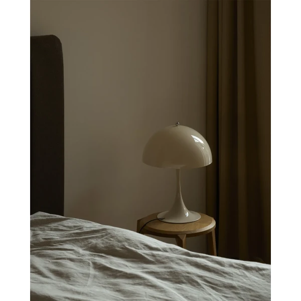 Panthella 320 Table Odense Beige Close Up OFF kuva