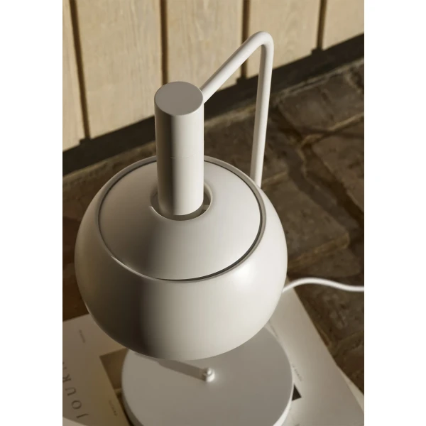 FJ Elements Fredericia Table White Clos Up OFF 1511 kuva