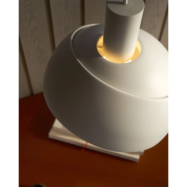 FJ Elements Fredericia Living Room White Table Angle ON Close Up1378 kuva