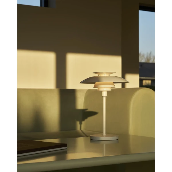 AW25 PH 80 Portable Odense White Living Room2 ON kuva