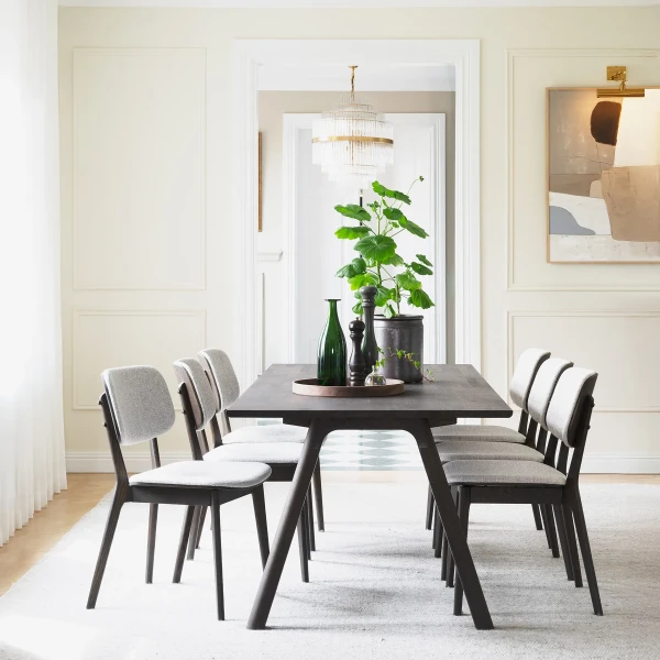 128170 121288 b mb Clapperton dining table brown Barrett chair brown 02 kuva