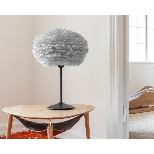 UMAGE lifestyle Eos medium light grey Hang Out oak Sante table black The Reader dusty rose 2 kuva