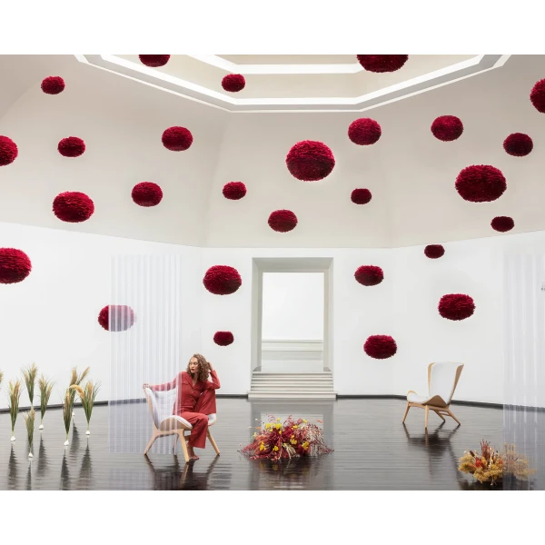 UMAGE lifestyle Eos red A Conversation Piece silver grey The Reader silver grey kuva