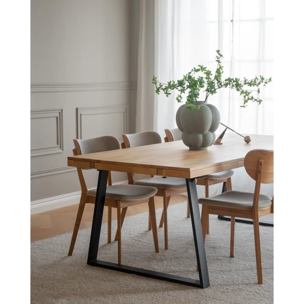 119822 113042 b mb Brooklyn dining table oak Kato chair oak greybeige 03 image
