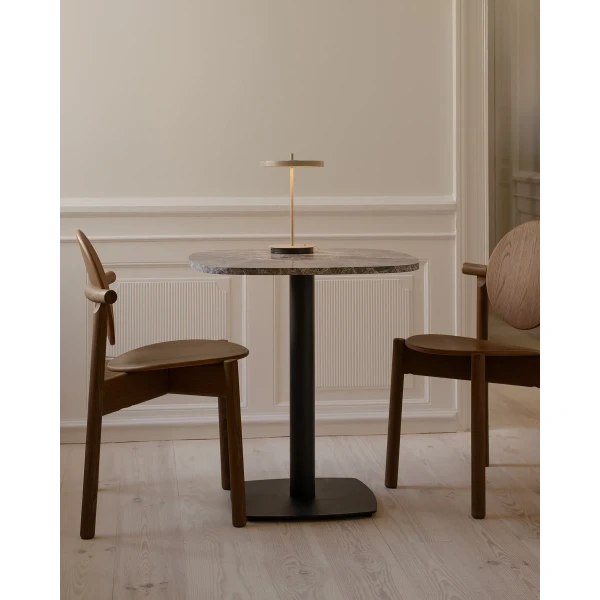 UMAGE lifestyle Gather cafe table emperador Heiko dining chair walnut Asteria Move Monochrome clay image