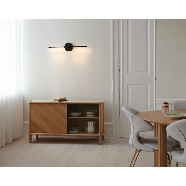 UMAGE lifestyle Italic oak Omni wall lamp black 2 kuva