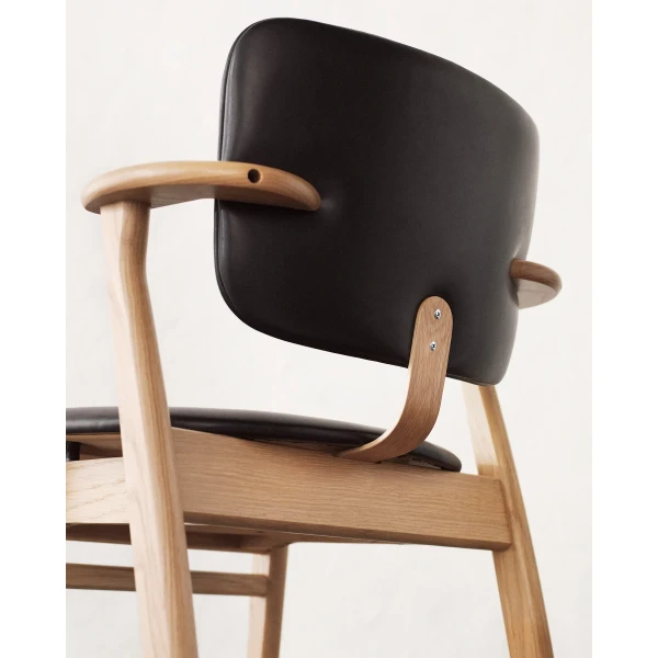 Domus Chair birch black leather upholstery back view master kuva