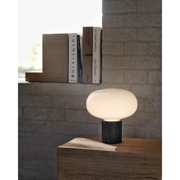 New Works Autumn 21 Karl Johan Table Lamp Smoked Oak Opal Glass kuva