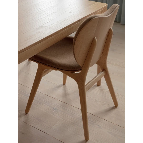 UMAGE lifestyle A Conversation Piece dining chair oak sugar brown 5 kuva