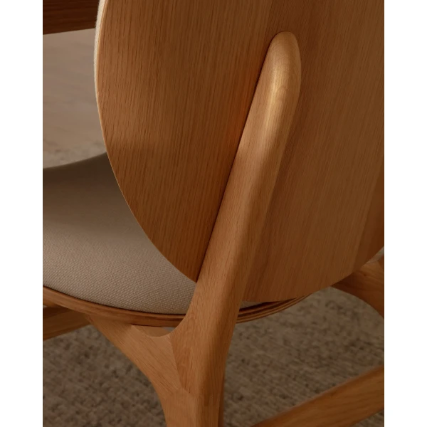 UMAGE lifestyle A Conversation Piece dining chair oak white sands 1 kuva