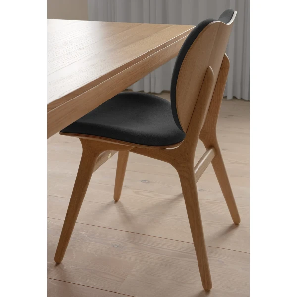 UMAGE lifestyle A Conversation Piece dining chair oak shadow 3 kuva