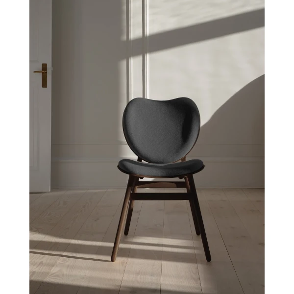 UMAGE lifestyle A Conversation Piece dining chair dark oak shadow 11 kuva
