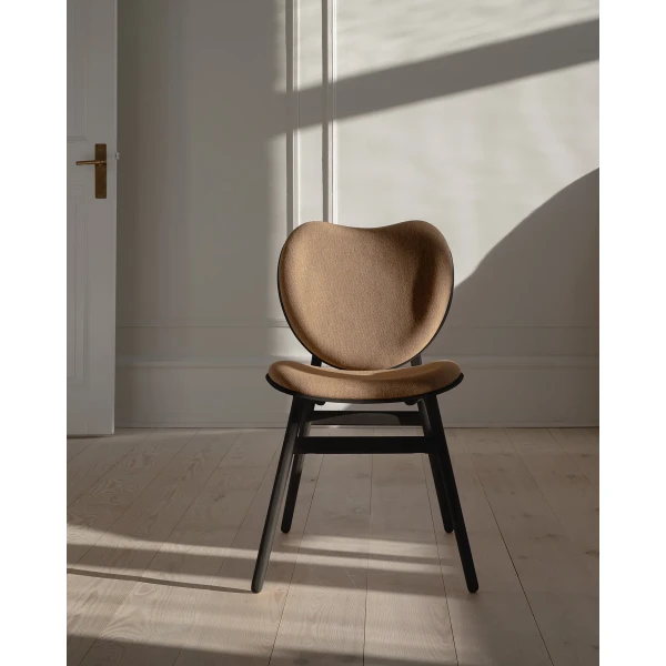 UMAGE lifestyle A Conversation Piece dining chair black oak sugar brown 11 kuva