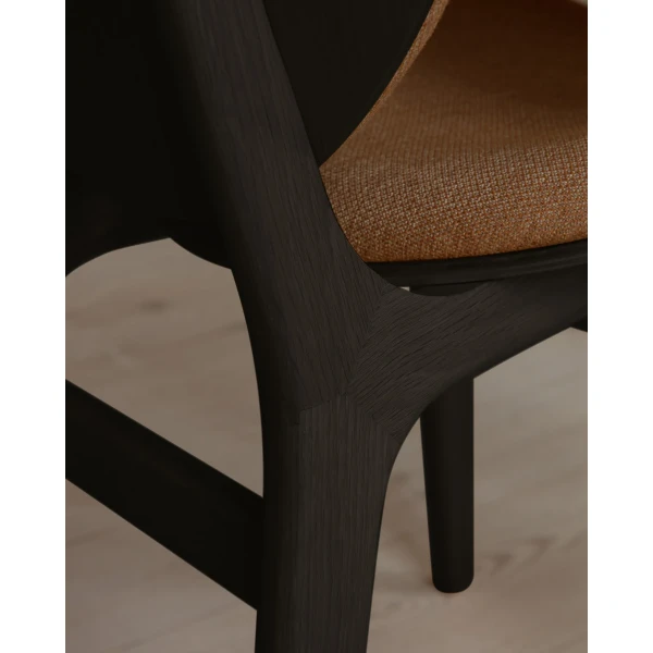 UMAGE lifestyle A Conversation Piece dining chair black oak sugar brown 2 kuva