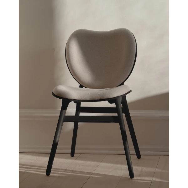 UMAGE lifestyle A Conversation Piece dining chair black oak white sands 10 kuva