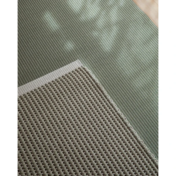 Duetto 30 y Duetto 5 stone moss paper yarn rug Coast aspen green light grey detail kuva
