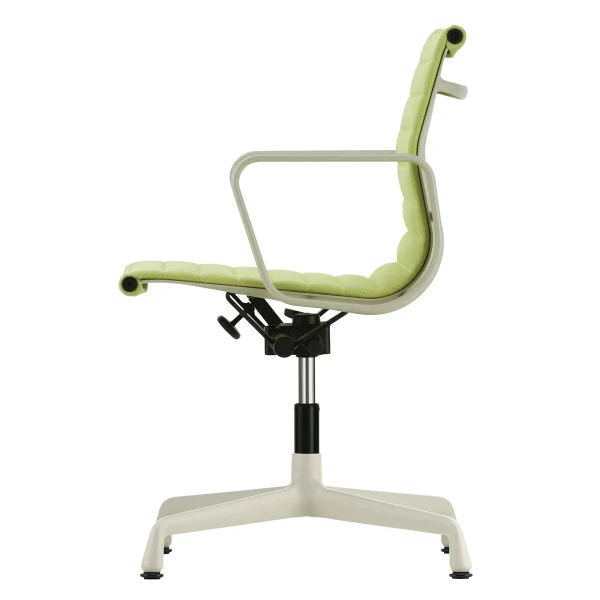9536111 Aluminium Chair EA 132 master 2 kuva