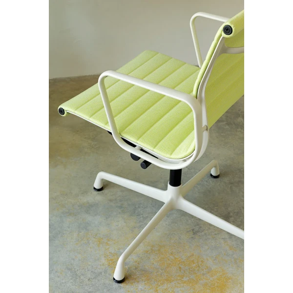9725753 Aluminium Chair EA 132 master kuva