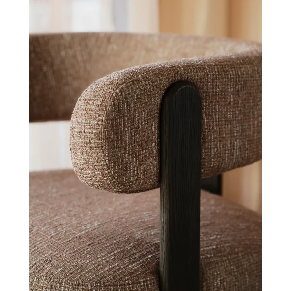 151518 b mb Jenison loungechair amber brown 02 kuva