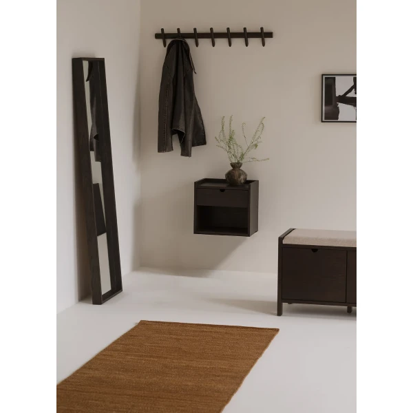 134202 134207 134212 134222 123261 b mb Hillmond mirror Hook rail Bedside table Bench Moorfileds carpet saffron kuva