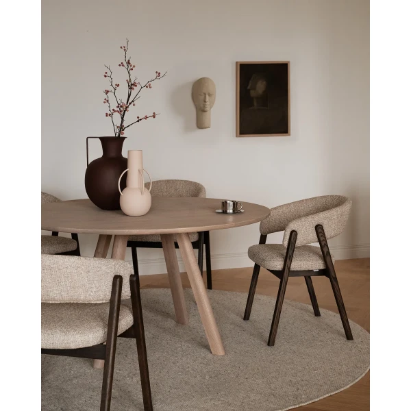 128183 120164 b mb Clapperton dining table sand Barnaby chair brown 03 kuva