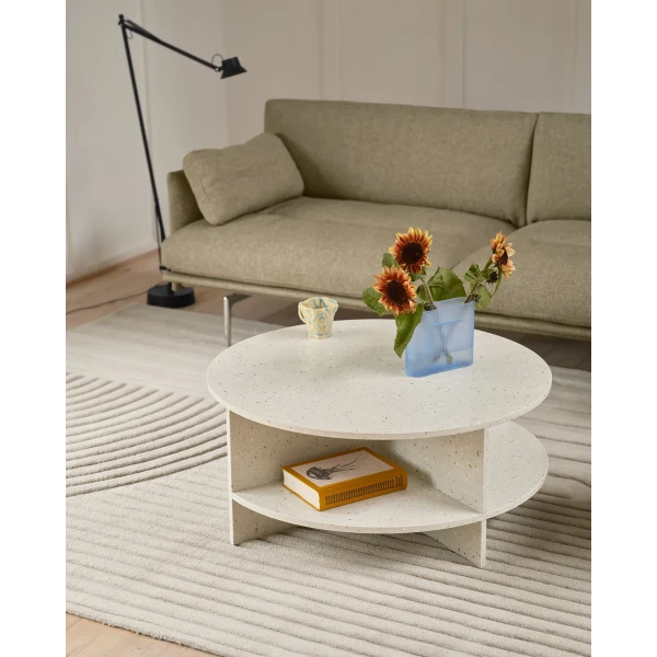 outline soft 3 seater clay 15 alu halves coffee table off white dedicate floor lamp relevo off white org kuva