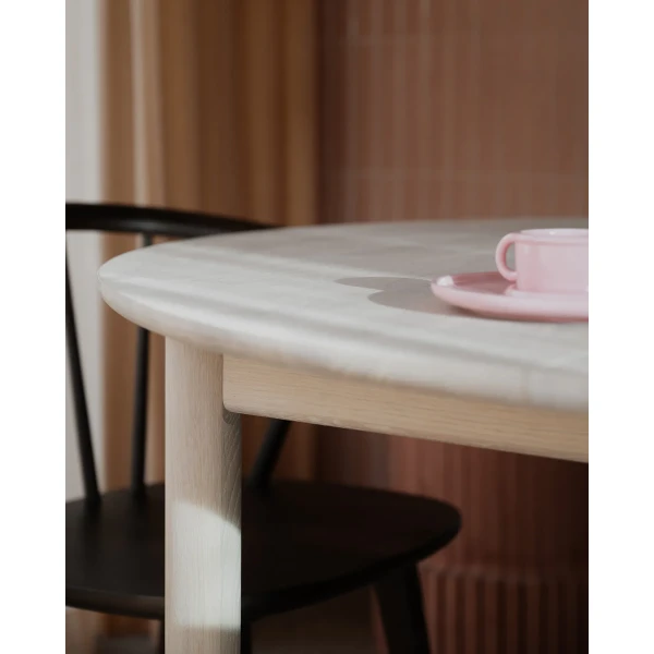 128054 b mb Derrymore dining table ww 01 kuva