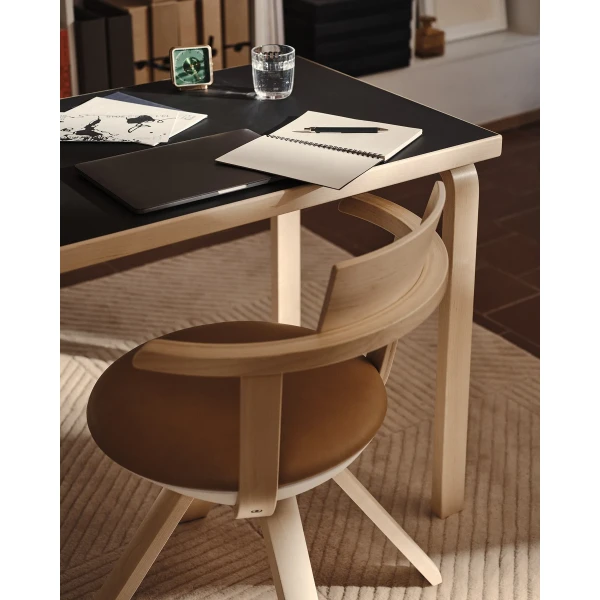 8856318 Aalto table rectangular 80B black linoleum Rival Chair 2 master kuva
