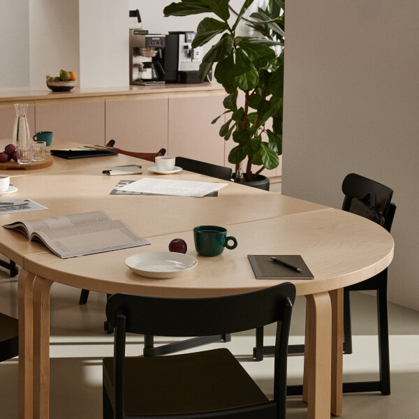 8856336 Aalto table square 84 half round 95 Atelier Chair 3 master kuva