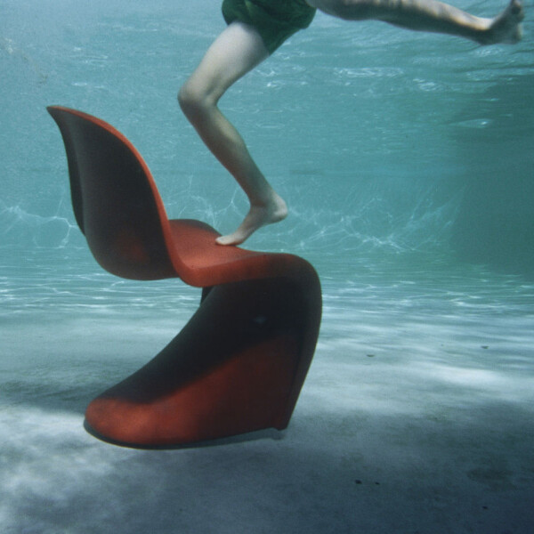 89068 Panton Chair v fullbleed 1440x kuva