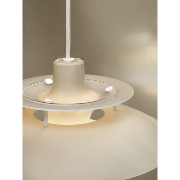 AW26 PH 5 320 Opal Pendant Beige Campaign 11 ON kuva