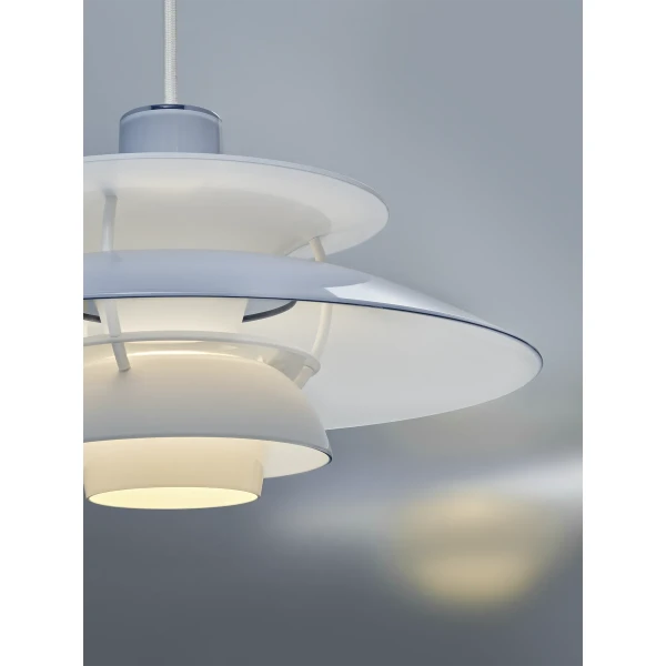 AW26 PH 5 320 Opal Pendant Blu Campaign 10 ON kuva