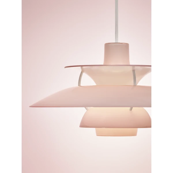 AW26 PH 5 320 Opal Pendant Pink Campaign 5 ON kuva