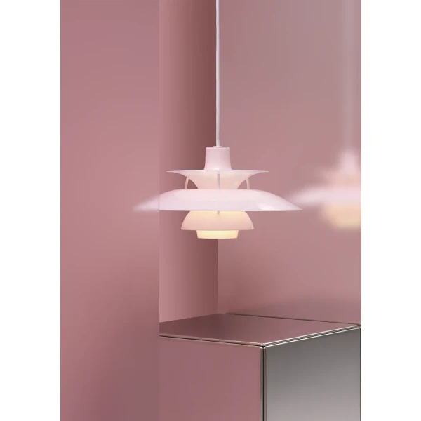 AW26 PH 5 320 Opal Pendant Pink Campaign 9 ON kuva