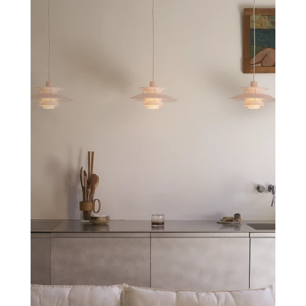 AW26 PH 5 320 Opal Pendant3x Rose Interior ON 1521 kuva