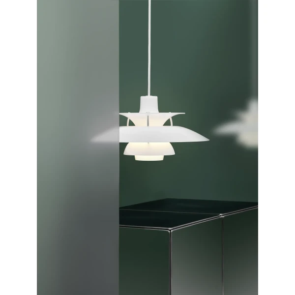 AW26 PH 5 320 Opal Pendant White Campaign 11 ON kuva