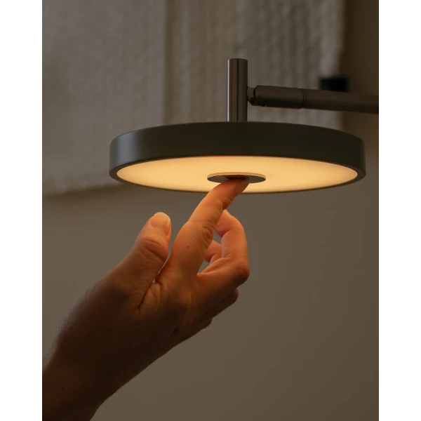 UMAGE lifestyle Asteria wall lamp short nuance olive steel 1 kuva