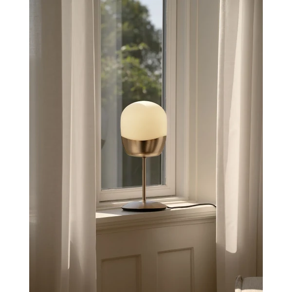 UMAGE lifestyle Spring table lamp brass 1 kuva