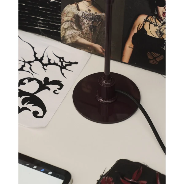 AW26 PH 2 1 Table Burgundy Detail Fashion Academy 0469 kuva