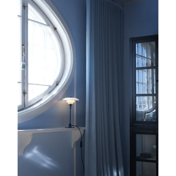 AW26 PH 2 1 Table Deep Blue Interior Close Up ON kuva